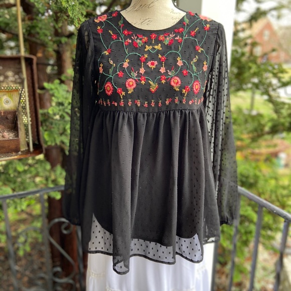 Japna Tops - Embroidered blouse